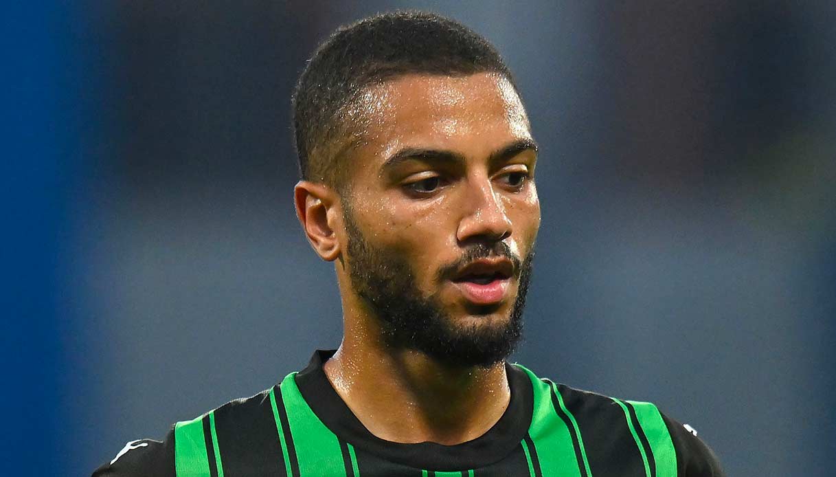Inter have earmarked Jeremy Toljan in case they need to make a move on the right flank. They don’t have long-term stability at the position.