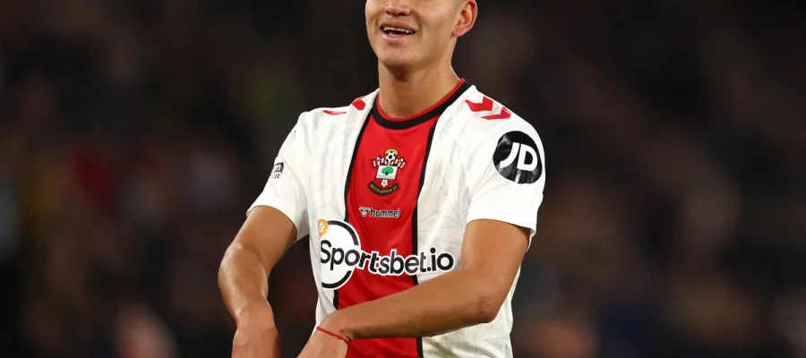 Thanks to a swift late move, Juventus are nearing the acquisition of Carlos Alcaraz from Southampton on loan with an option to buy.