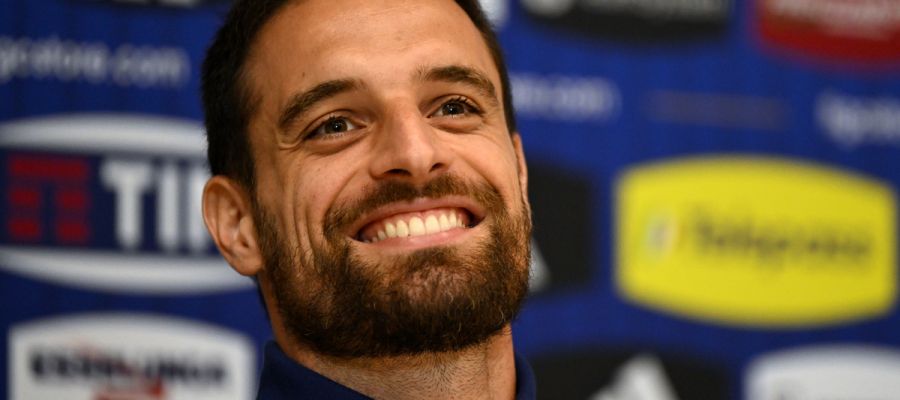 Juventus are considering a late cheap addition to their midfield and have tested the waters for Giacomo Bonaventura and Roberto Pereyra.