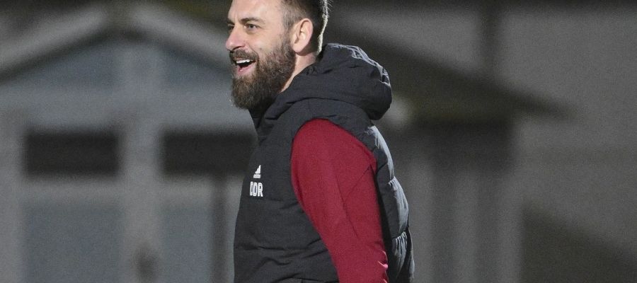 Torino tried to take a peek at what Roma were preparing ahead of Monday’s clash. Their match analyst Michele Orecchio was caught watching their Sunday practice