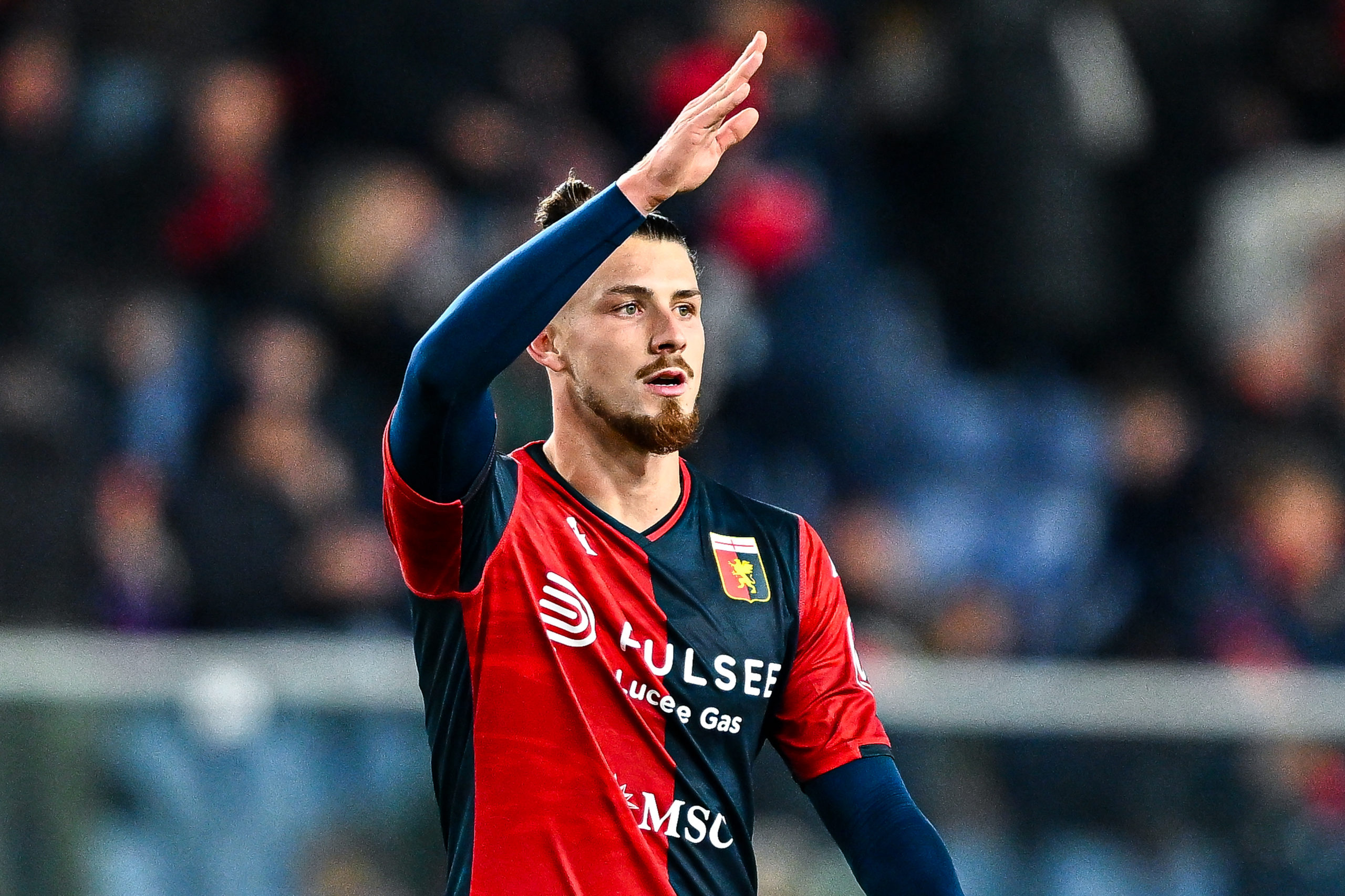 Napoli are highly determined in their pursuit of Radu Dragusin and have tabled a new bid to convince Genoa to sell the defender to them and not Tottenham.