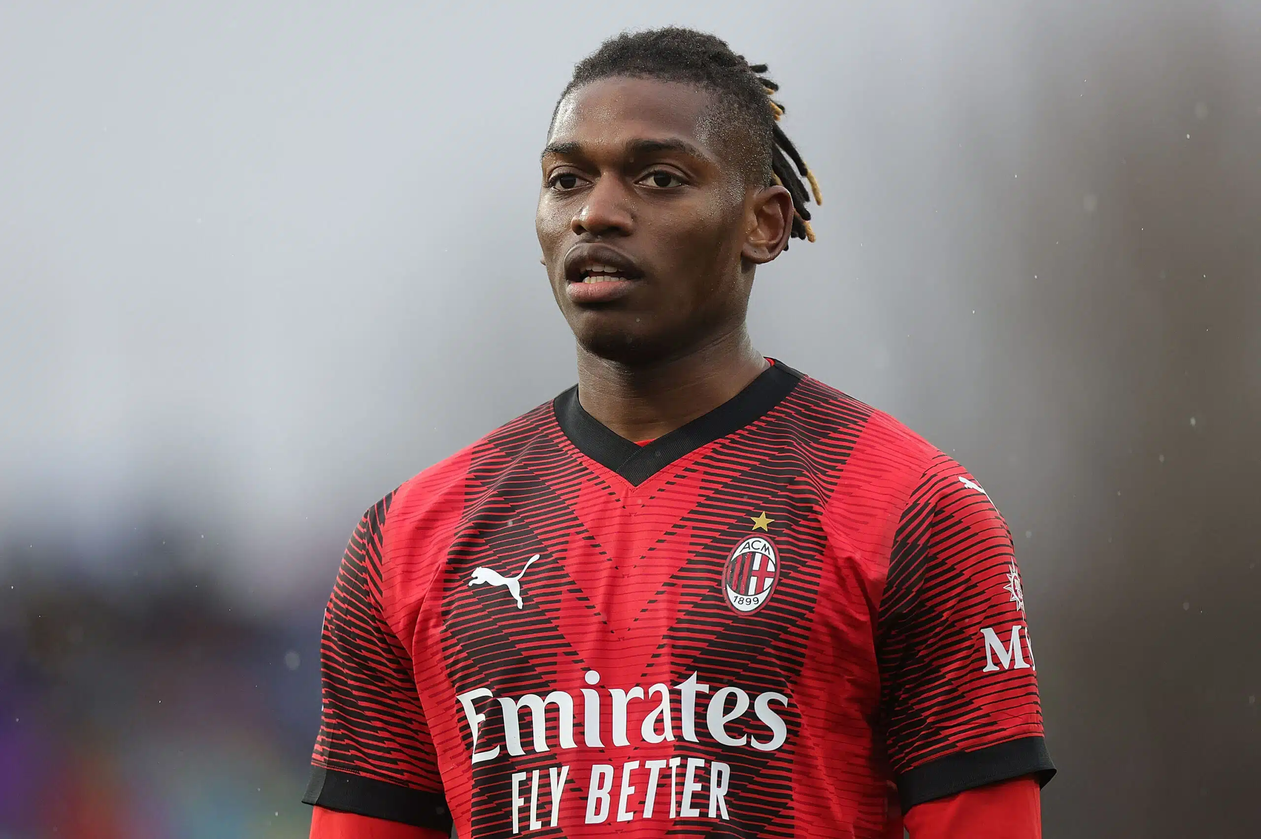 Rafael Leao has been shortlisted by PSG for the summer, when they might have to replace Kylian Mbappé. There’s a €175M release clause in his contract.