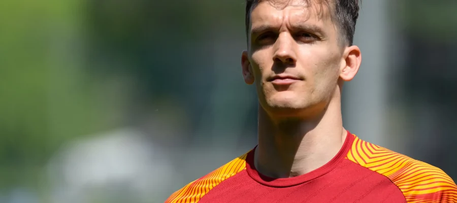 Roma have been busy searching for new defenders in January, but they risk losing one in January, as PSG have shown some interest in Diego Llorente.