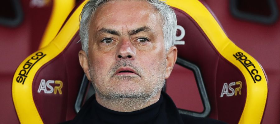José Mourinho stated a few times that he’s willing to wait for Roma to make the call about his expiring contract. He’ll have to do it a while longer.