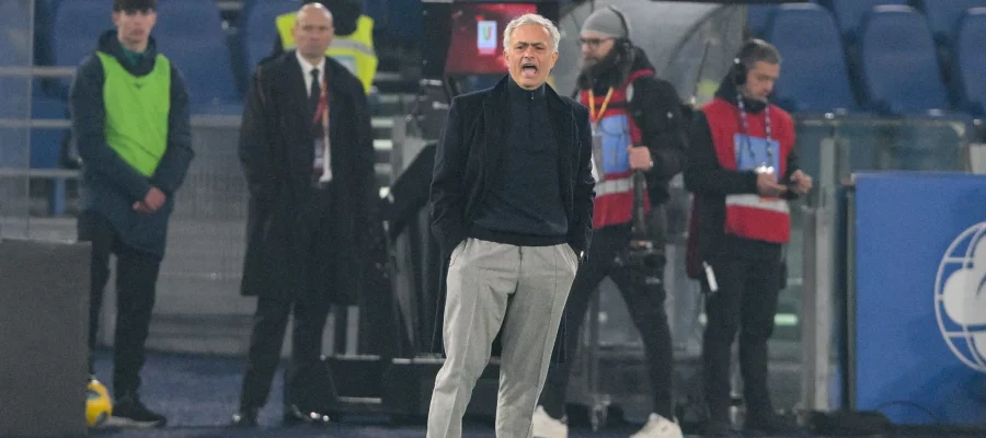 Roma fell to ninth place after the loss to Milan, and José Mourinho is teetering. The brass could make abrupt decisions if they don’t win against Verona.