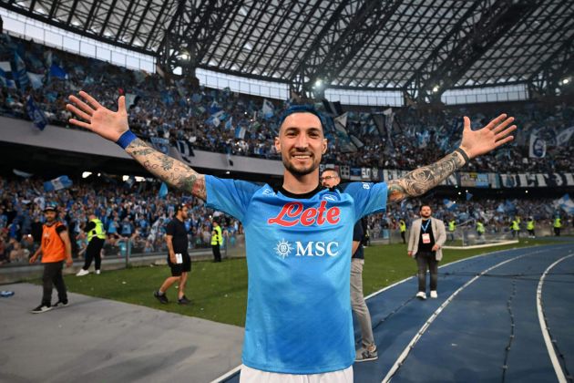 Al Shabab are making a serious attempt to lure Matteo Politano from Napoli, and the winger is thinking about it. The Saudi club offered €12M to the Azzurri.