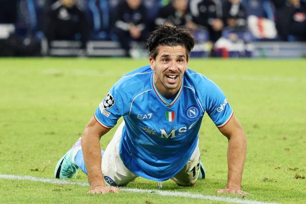Giovanni Simeone is unhappy with the limited game time he has had with Rudi Garcia and Walter Mazzarri this season but will not leave soon.