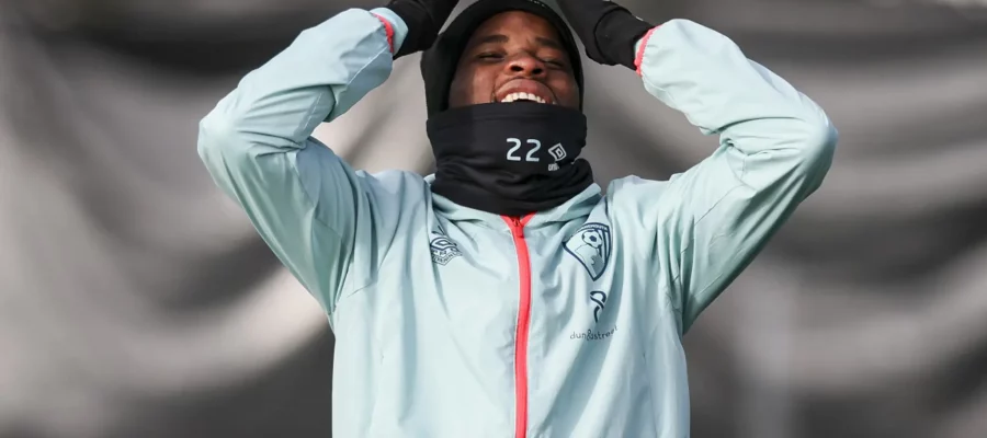 Napoli want multiple midfielders and are in talks to onboard Hamed Traoré and Orel Mangala following the issues in the Samardzic deal.