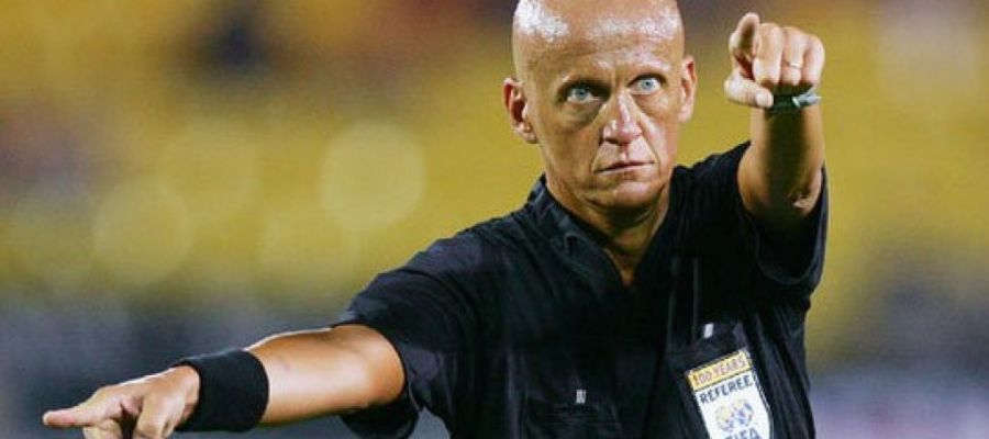 On February 13, 1960, Pierluigi Collina, one of the best (and surely the most iconic...) Italian referees was born in Bologna