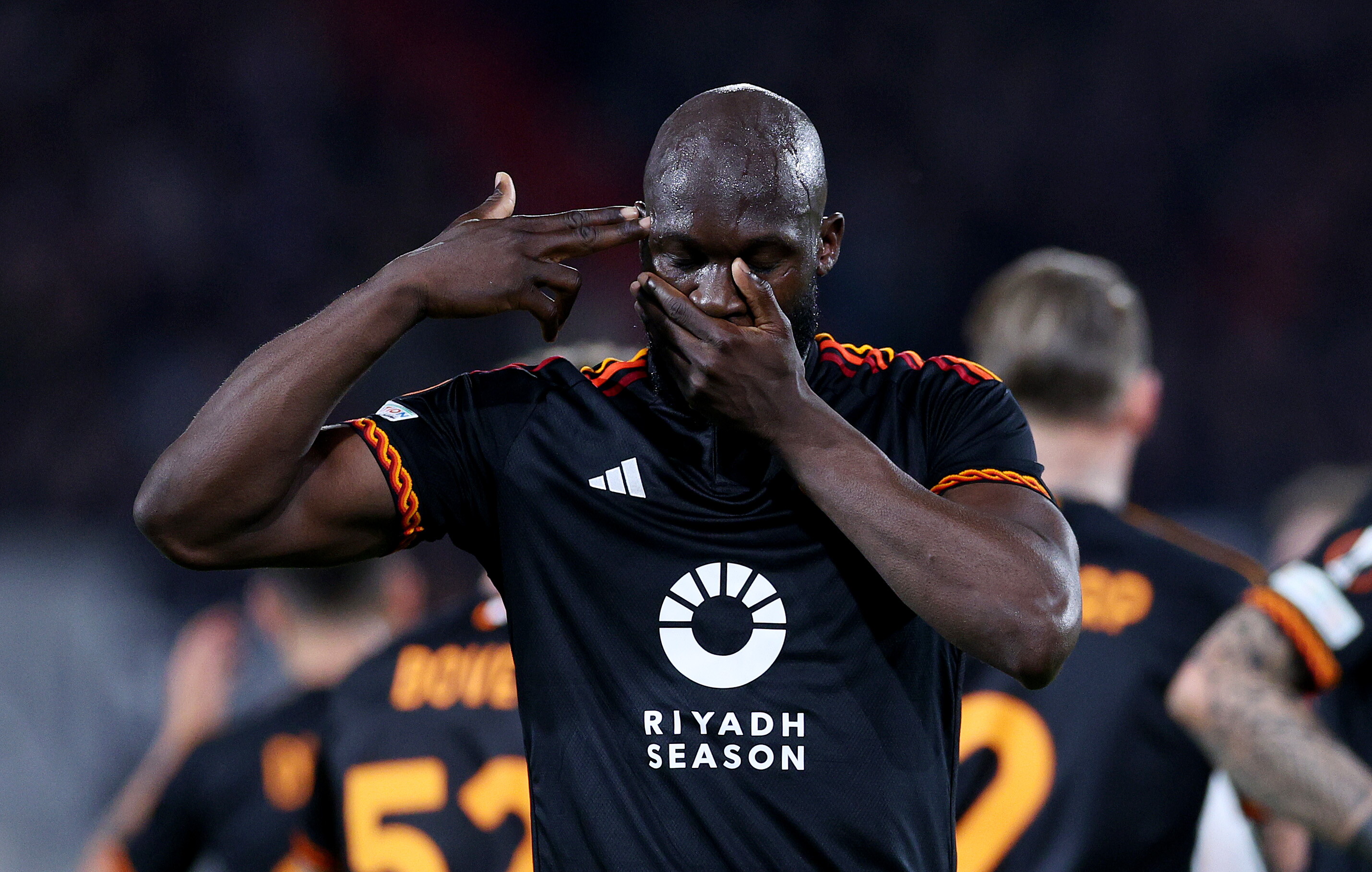 Despite the costs and challenges of putting together a permanent transfer, Romelu Lukaku would like to stay at Roma. He joined on loan last summer