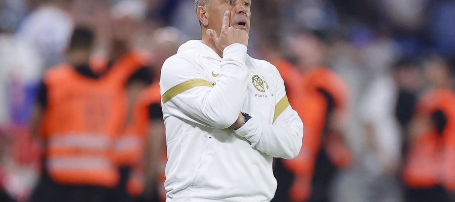 Napoli are on the brink of another coaching change and have zeroed in on Francesco Calzona should they pull the trigger and fire Walter Mazzarri.