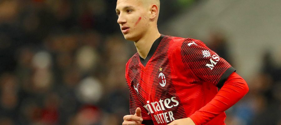 Some major foreign clubs are eyeing Francesco Camarda, who has yet to sign his first pro contract with Milan, but it's a matter of time.