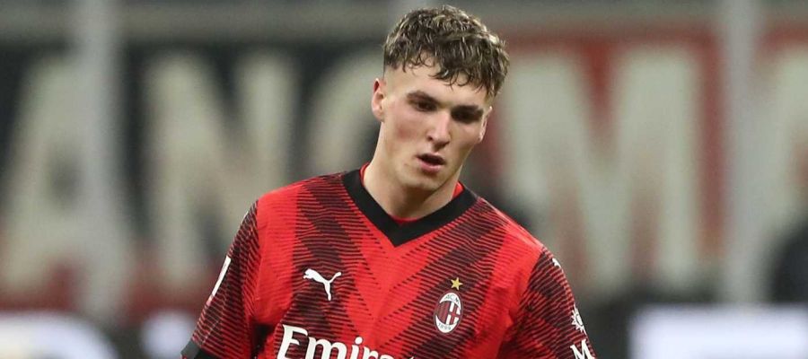 Milan are doing some business early and have decided to keep hold of Alex Jimenez, who helped them out while they were going through an injury crisis.