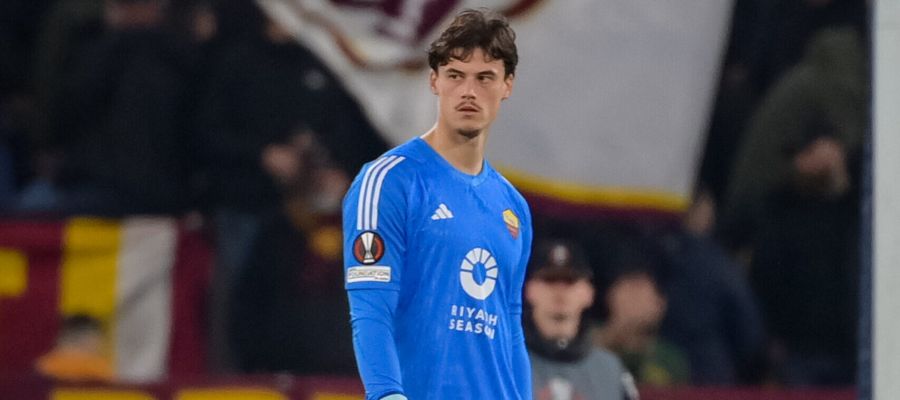 Mile Svilar has been impressive since becoming the Roma starter. Despite the club’s intention to rely on him, a couple of problems stand in the way.