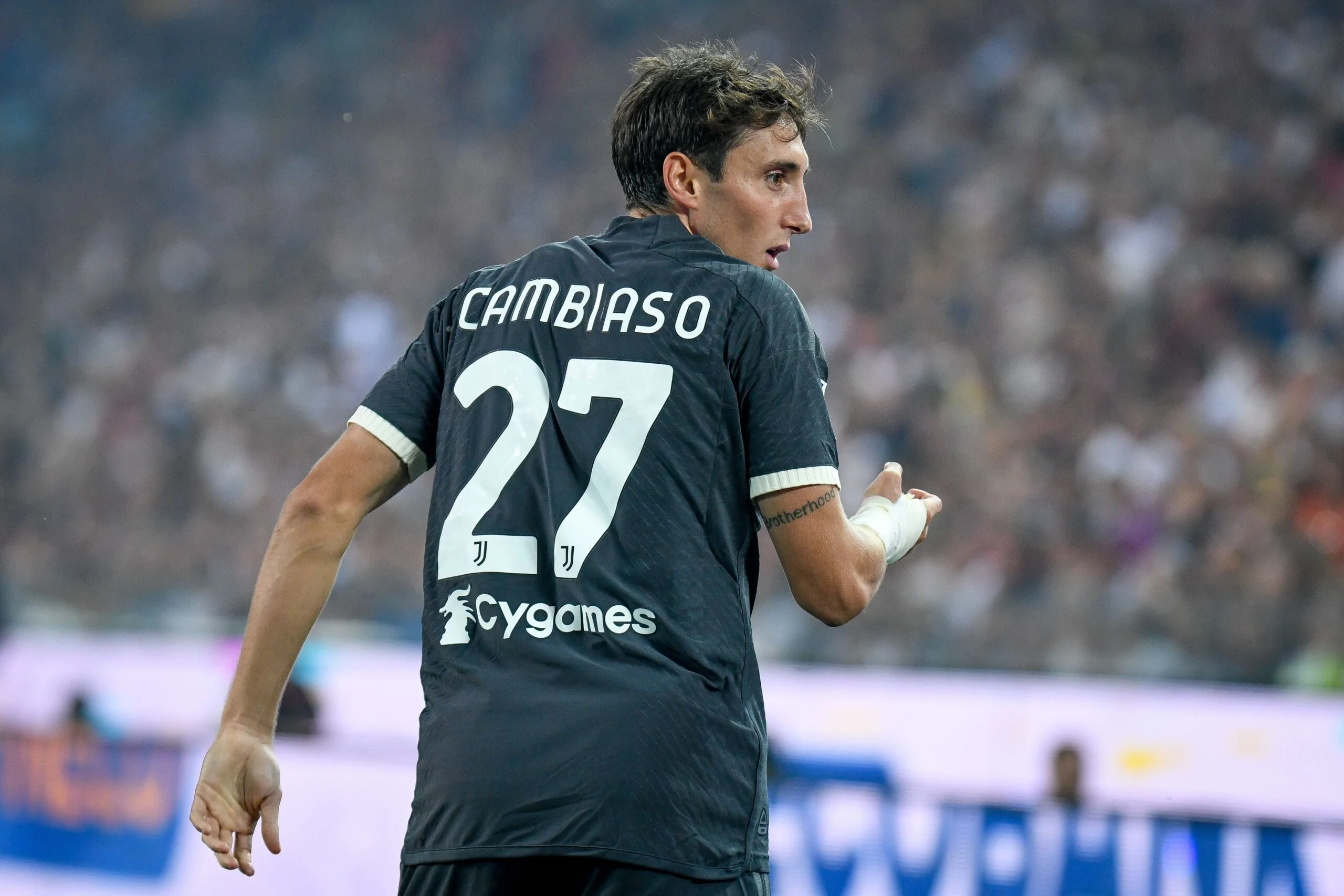 Andrea Cambiaso intends to set roots at Juventus after a solid first season in Turin. The fullback spoke to the press during a commercial event.