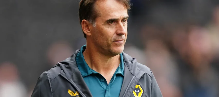 Milan are facing some competition for Julen Lopetegui, as West Ham are interested in the Spanish coach as well. The London outfit intends to fire Moyes.