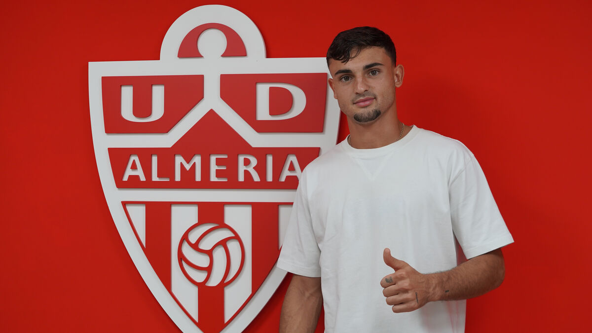 Milan and Inter are keeping an eye on Marc Pubill, who has bloomed with Almeria this campaign. The 20-year-old has started almost every match when healthy.