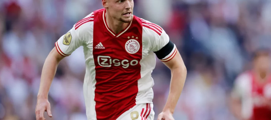 Juventus will surely be in the hunt for new midfielders in the summer as, in addition to strengthening their squad, they might lose a star pair.