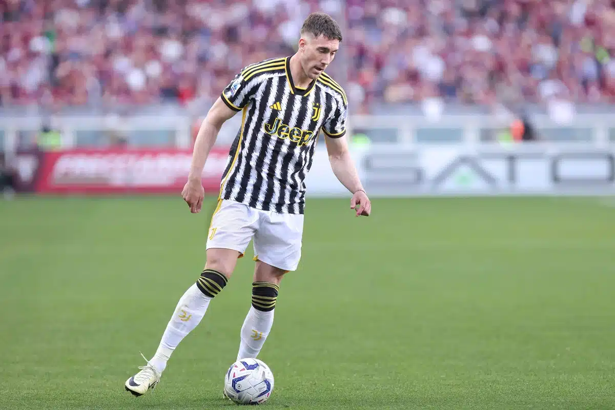 Dusan Vlahovic isn’t considering leaving Juventus and would like to lift a trophy in Turin. The Serb looked back at the rumors about Chelsea and PSG.