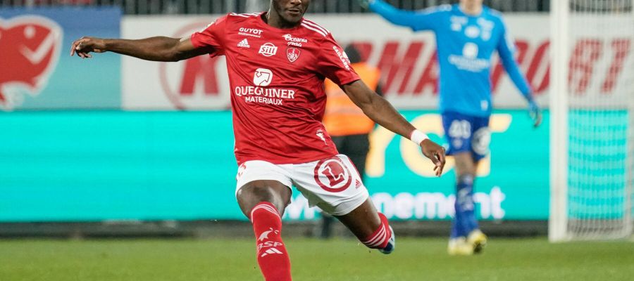 Bologna have set sights on Lilian Brassier ahead of the summer and made strides to beat the competition. Their director Sartori has already met his camp.