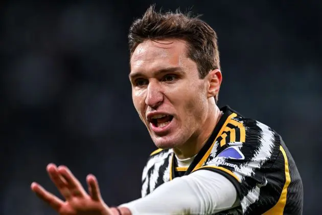 Juventus will have to make the call on Federico Chiesa this summer since his contract expires in 2025. The Bianconeri haven’t concurred to a renewal yet.