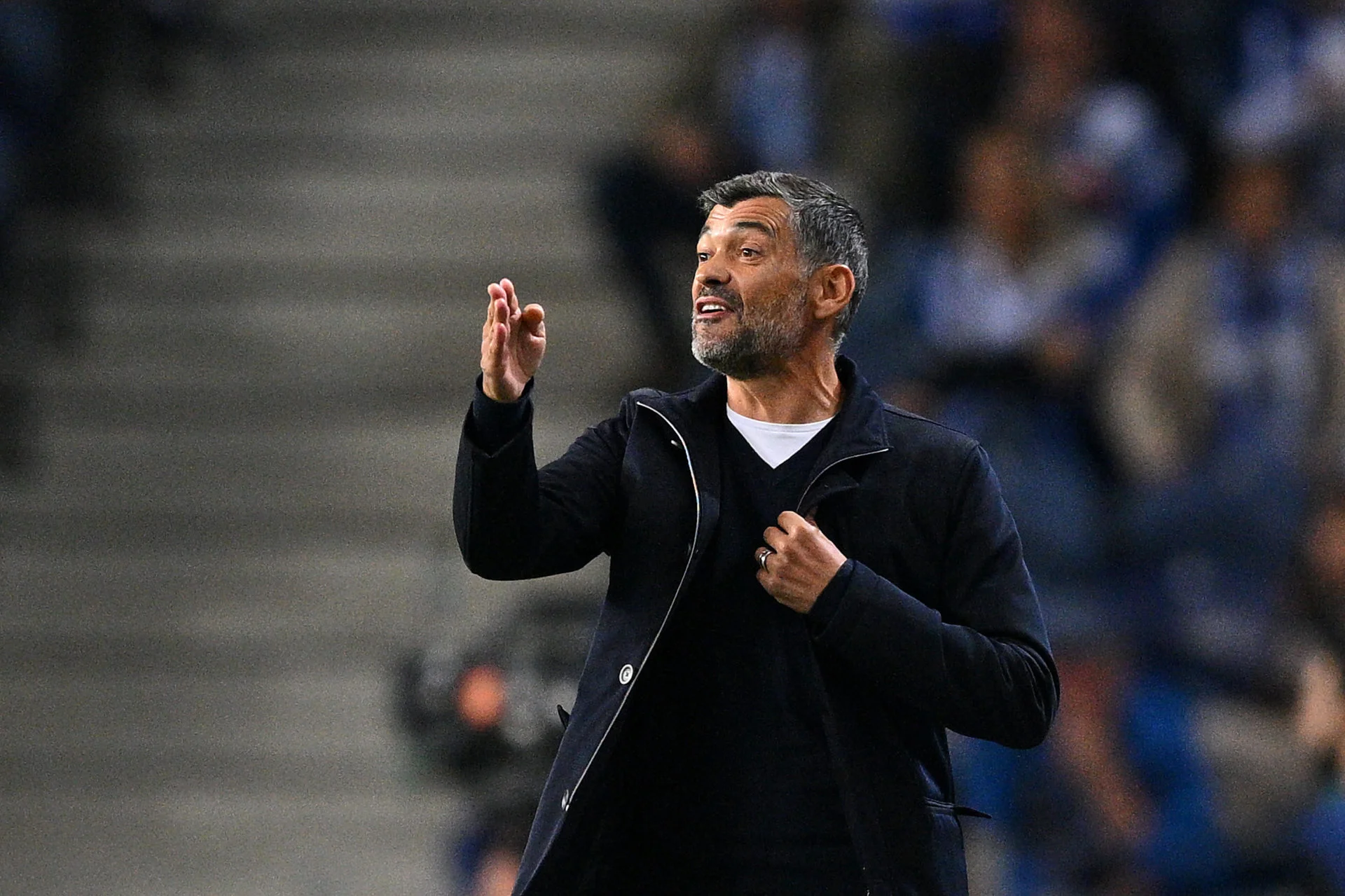 Milan will have to wait a few more weeks before learning whether Sergio Conceiçao will be their next coach following a summit with André Villas-Boas.