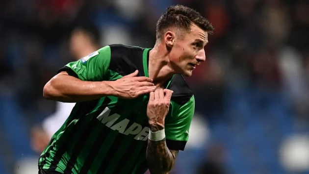 Andrea Pinamonti won’t stay at Sassuolo, and his agents have already started getting busy finding him a new team and have reached out to Milan.