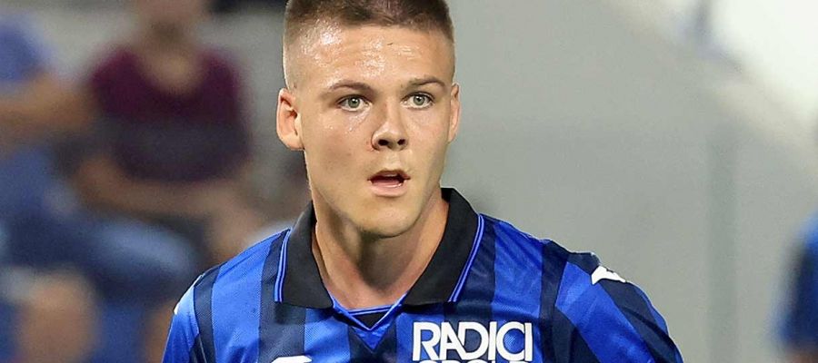 Emil Holm is back on the market after Atalanta elected not to buy him out following a loan spell from Spezia, and Juventus have begun pursuing him.