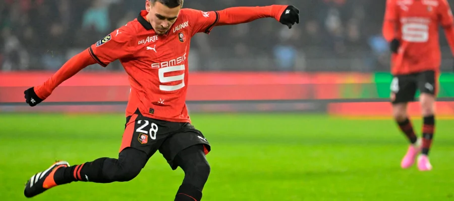 After probing a few options, Roma have come out in the open for Enzo Le Fée to bolster their midfield, but their first bid was turned down.