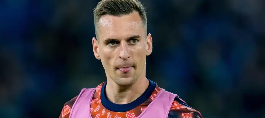 Despite some chatter about his departure, Arkadiusz Milik is sure he will stay at Juventus this summer. He spoke about it and more.