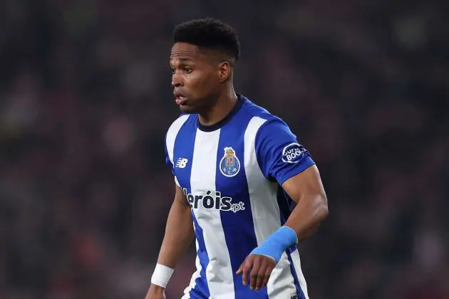 Juventus lost some men on the left wing and are considering going after Wendell, whose price tag is affordable due to his age and contractual situation.