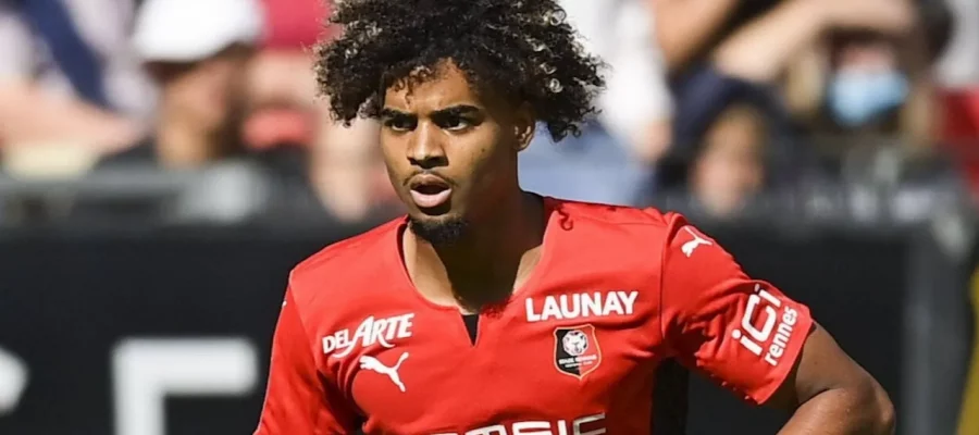 Roma have set sights on two young specialists, Djurgarden’s Samuel Dahl and Rennes’ Lorenz Assignon, to fix their defensive wings.