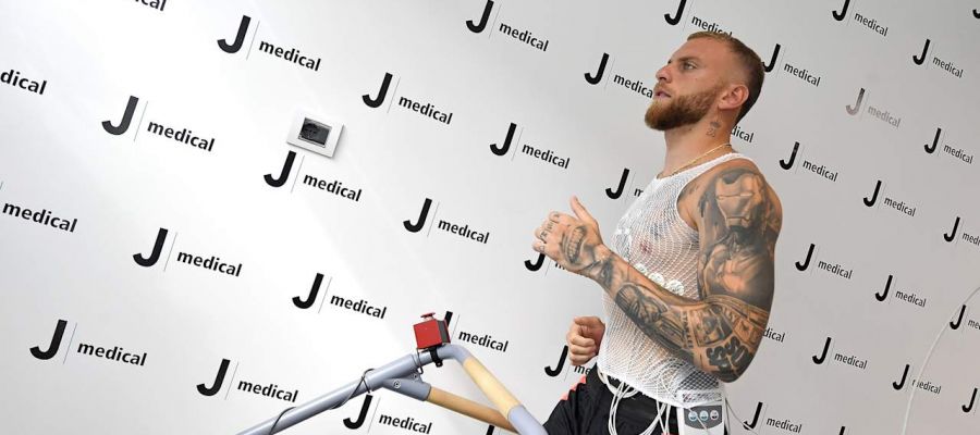 It took Juventus a while to formalize the acquisition of Michele Di Gregorio from Monza, and Liverpool tried to take advantage of the situation.