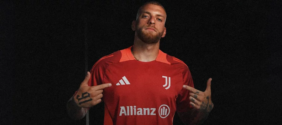 Michele Di Gregorio is a new Juventus player. The club finalized his arrival without waiting for the departure of Wojciech Szczesny. Instead, Matteo Perin is expected to stay put.