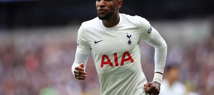 Emerson Royal is eager to transfer to Milan and made his intentions known one more time in an interview: "They are a reference point for Brazilians."