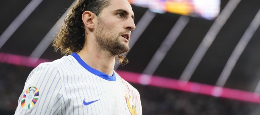 Juventus officialized the end of the negotiation to bring back Adrien Rabiot on Thursday. There’s not a clear favorite to sign him at this stage.