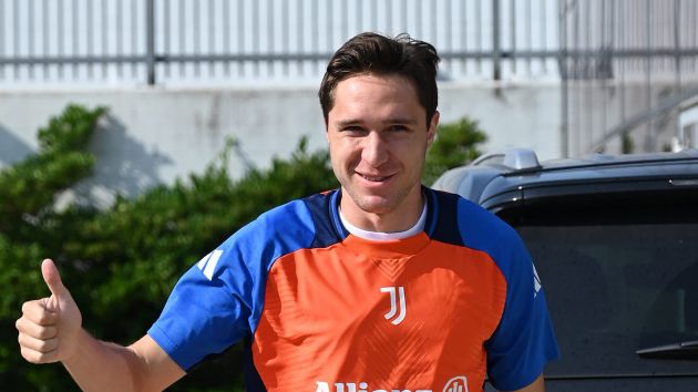 Federico Chiesa posted a picture with the Juventus jersey on Instagram, which might be an indication of his desire to stay in Turin.