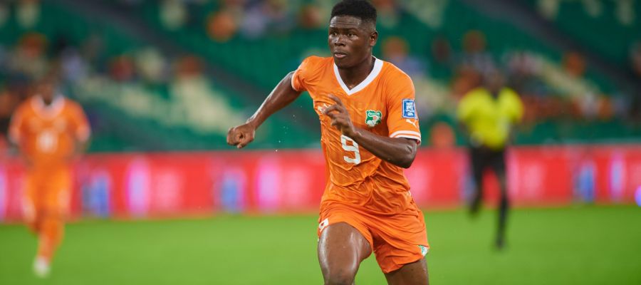 Inter continue to mull over adding a second striker despite being distant from Albert Gudmundsson and have earmarked RB Salzburg's Karim Konaté.