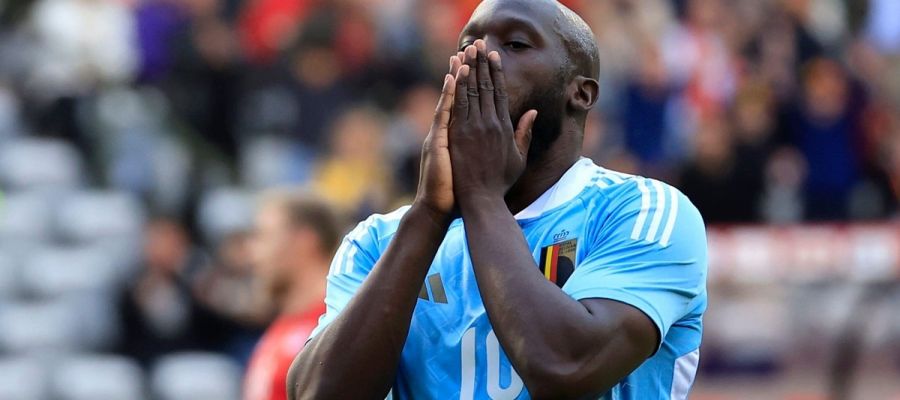 Napoli are facing some competition to sign Romelu Lukaku from Chelsea, as Aston Villa are going after him and are willing to meet the sellers’ request.