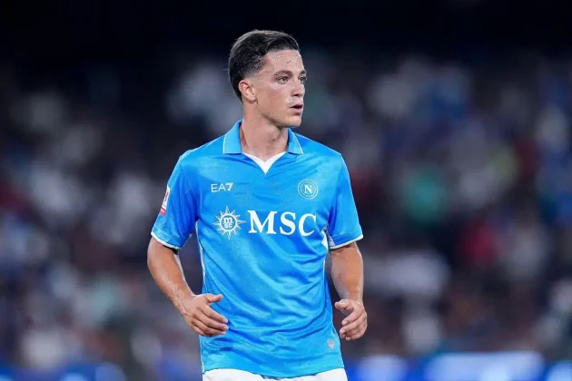 Atalanta could end their window by adding another versatile attacker and have approached Napoli for Giacomo Raspadori. La Dea has €20/25M to spend.