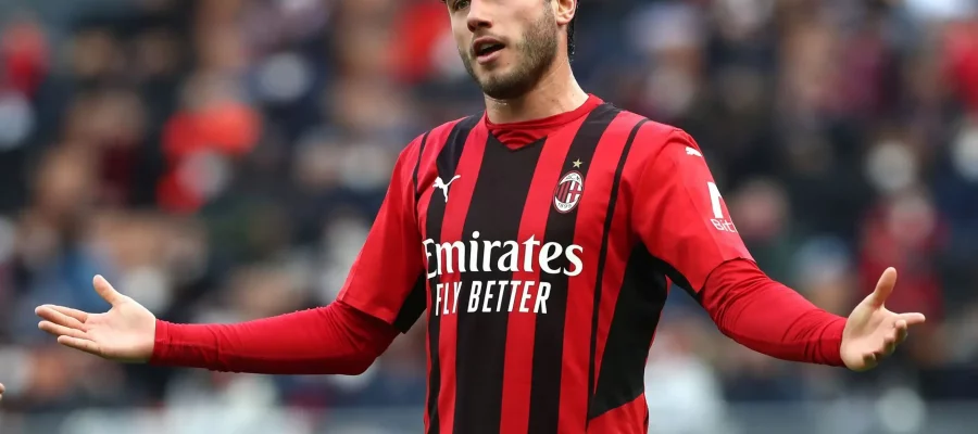 Davide Calabria refused an offer from Galatasaray last summer even though it was wealthy and the fact that he has just a year on his contract with Milan.