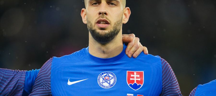 Juventus are tracking David Hancko for the future, as they couldn’t manage to land a top defender in the summer and settled for Pierre Kalulu.