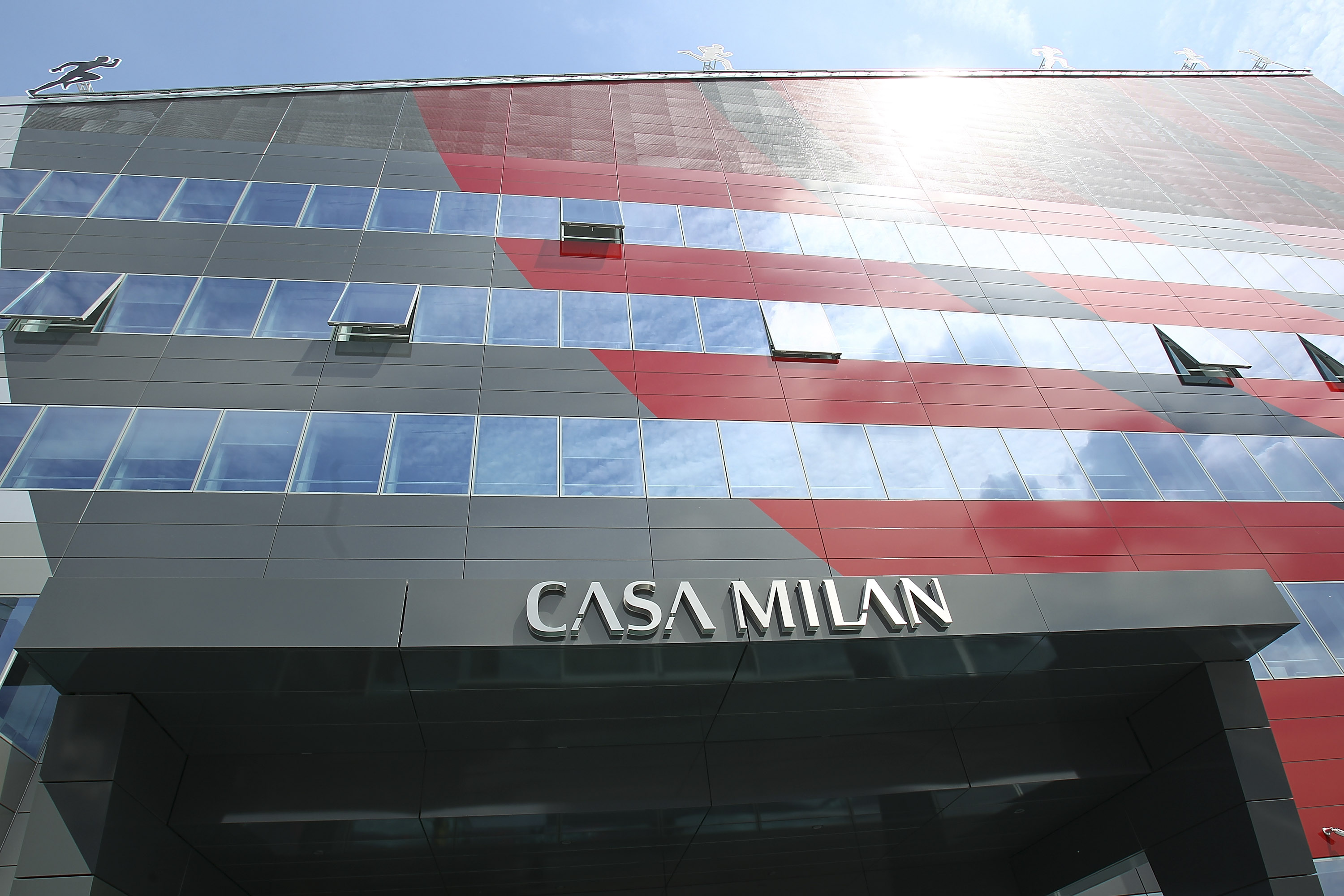 Milan closed their 2023/2024 balance in the black for the second straight season, by €4,1M this time. They recorded their highest-ever revenue: 456,9M.