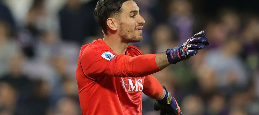 Napoli have lined up three contract extensions while waiting to come to terms with the Khvicha Kvaratskhelia camp, as Antonio Conte wants continuity.