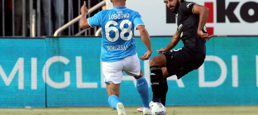 Stanislav Lobotka will indeed have to miss some time, but the problem he suffered with Slovakia isn’t super serious. He'll be out for a couple of tilts.