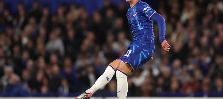 Cesare Casadei has been linked with a return to Serie A since he couldn’t find room at Chelsea, but the arrival of Enzo Maresca changed his fate.