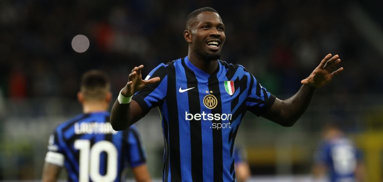 Inter Milan celebrates their victory against Cagliari