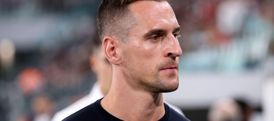 Juventus will have to make do without Arkadiusz Milik for a while longer. The striker went under the knife again on Wednesday