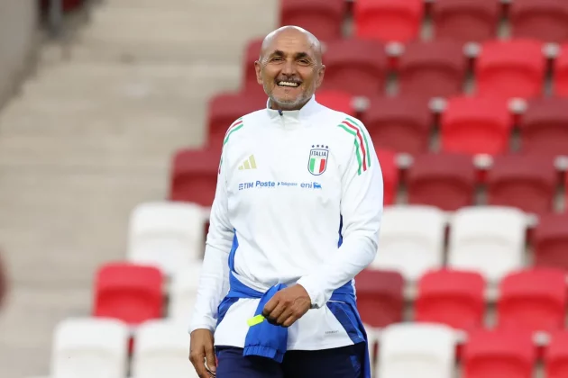 Luciano Spalletti spent the weekend in Naples, receiving a tribute while attending the Monza game, and anticipated some fresh blood.