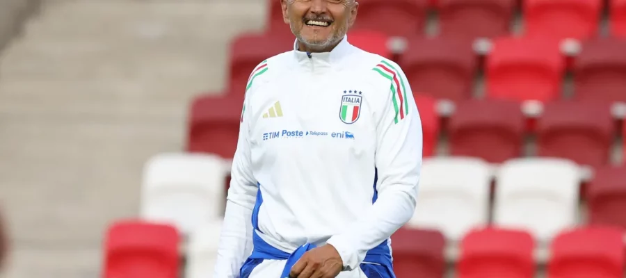 Luciano Spalletti spent the weekend in Naples, receiving a tribute while attending the Monza game, and anticipated some fresh blood.